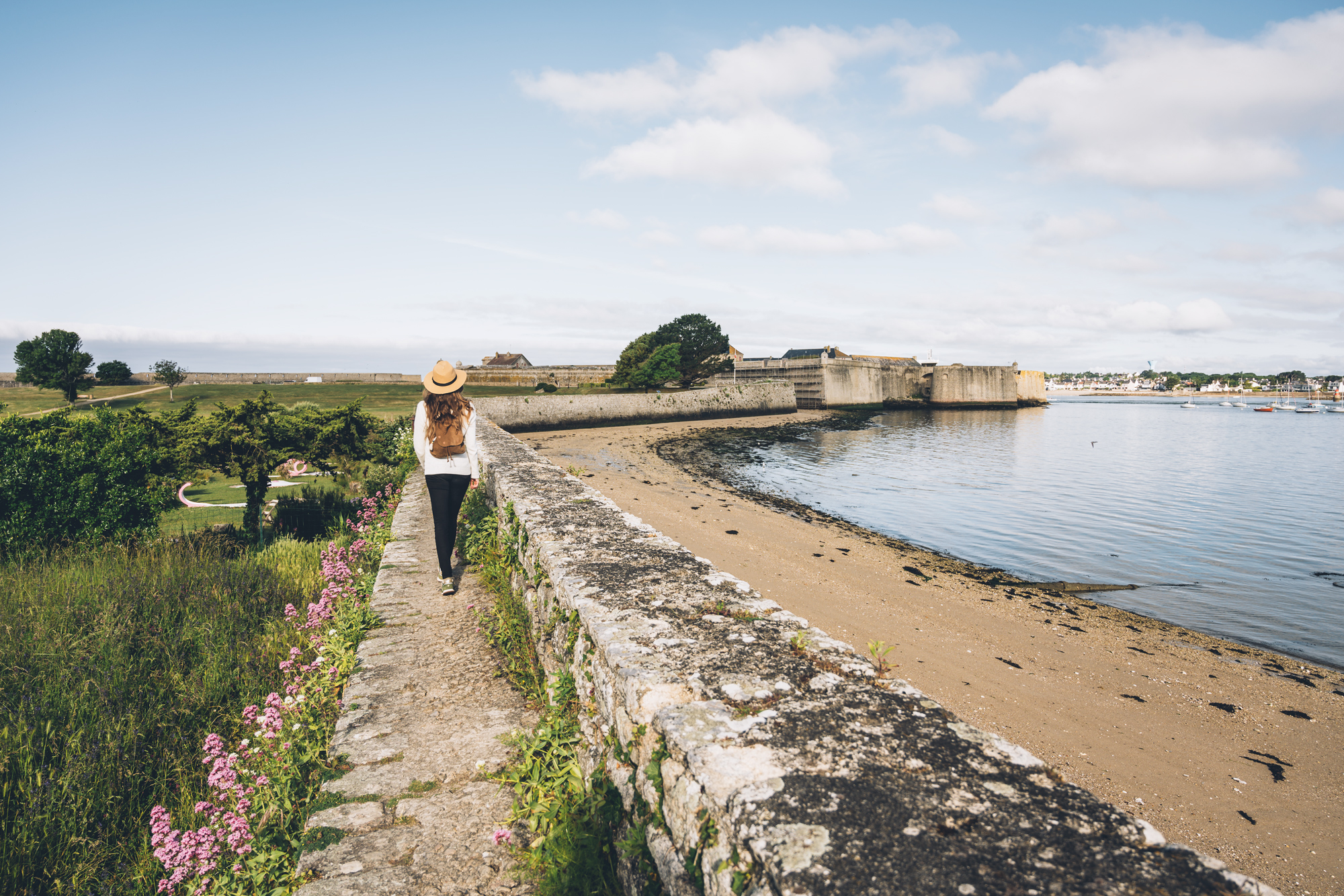 Balade sur les remparts de la citadelle de Port-Louis (Morbihan) - ©Max Coquard - Bestjobers - LBST